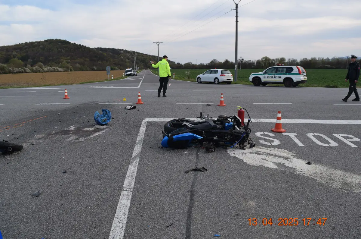 Tragédia na východe: Po zrážke s dodávkou zomrel motocyklista! Polícia hľadá svedkov nehody pri Kladzanoch