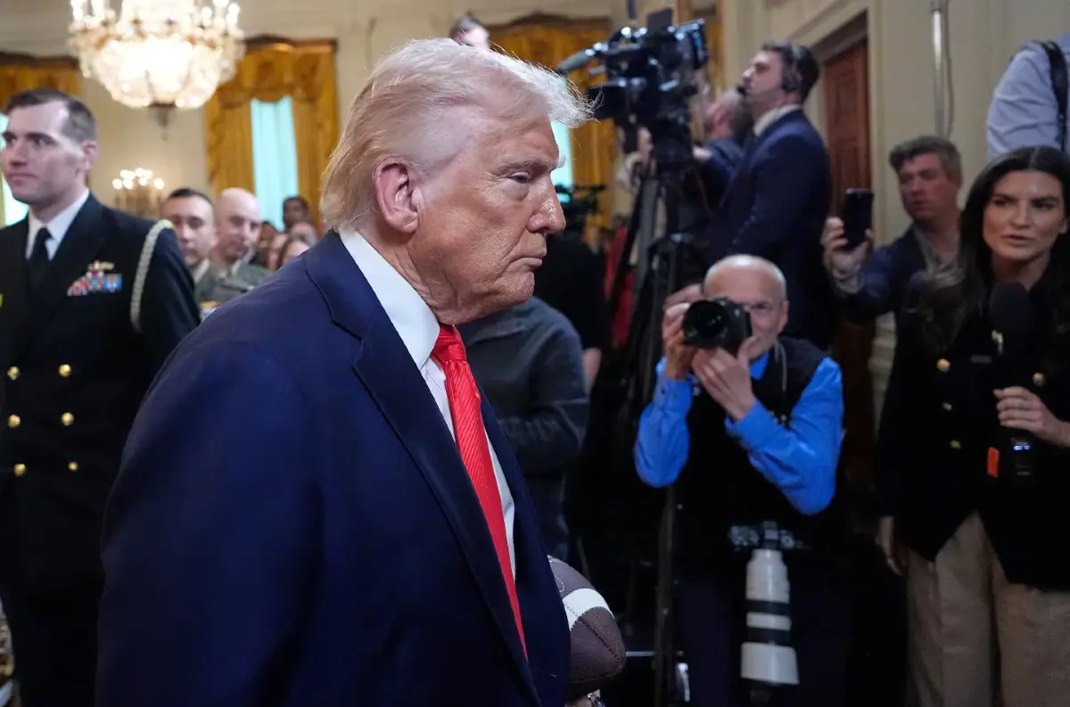 Biely dom obmedzuje prístup médií k Donaldovi Trumpovi: Zásah do slobody tlače?