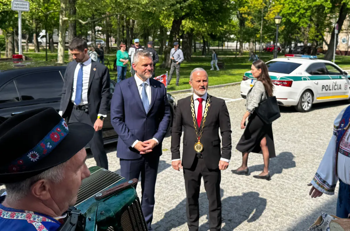 Prezident Peter Pellegrini v Galante: Prisľúbil pomoc pri obnove kaštieľa aj riešení dopravných problémov +VIDEO