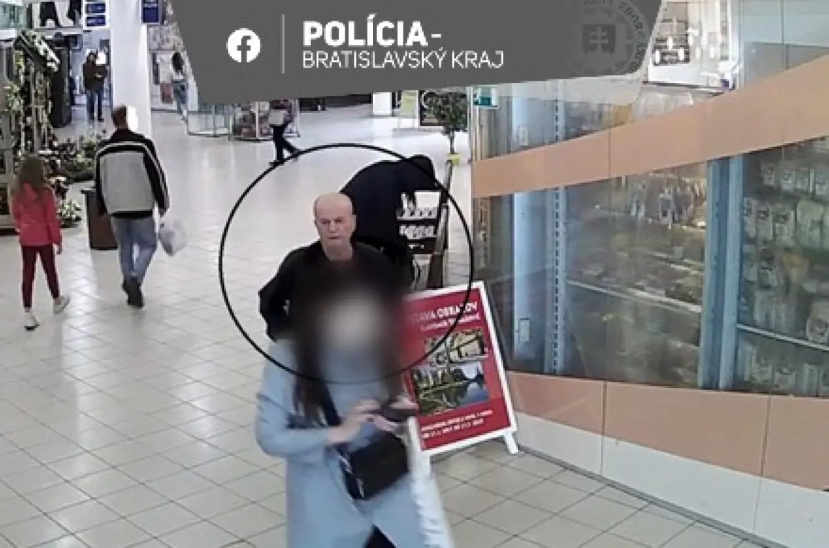 Muž na FOTO platil ukradnutou kartou v Pezinku: Polícia pátra po jeho totožnosti! SPOZNÁTE HO?
