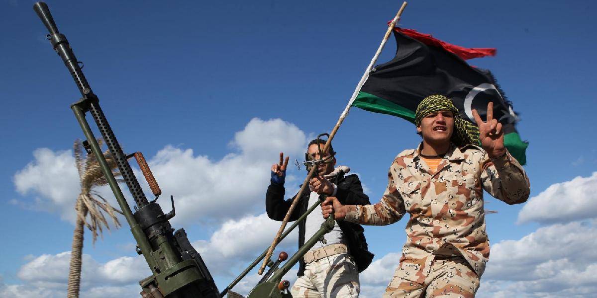 Británia pre obavy z nepokojov sťahuje personál z líbyjského veľvyslanectva