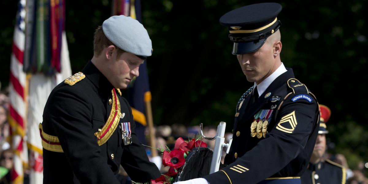Britský princ Harry položil vence na Arlingtonskom národnom cintoríne