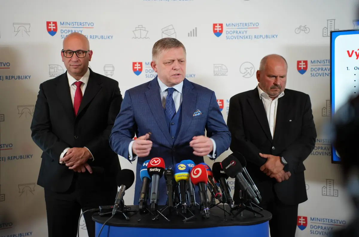 Fico vystavil rezortu dopravy VYSVEDČENIE: Do konca roka sa odovzdá 6 NOVÝCH diaľničných úsekov. Reč bola aj o leteckej linke Bratislava – Košice +VIDEO