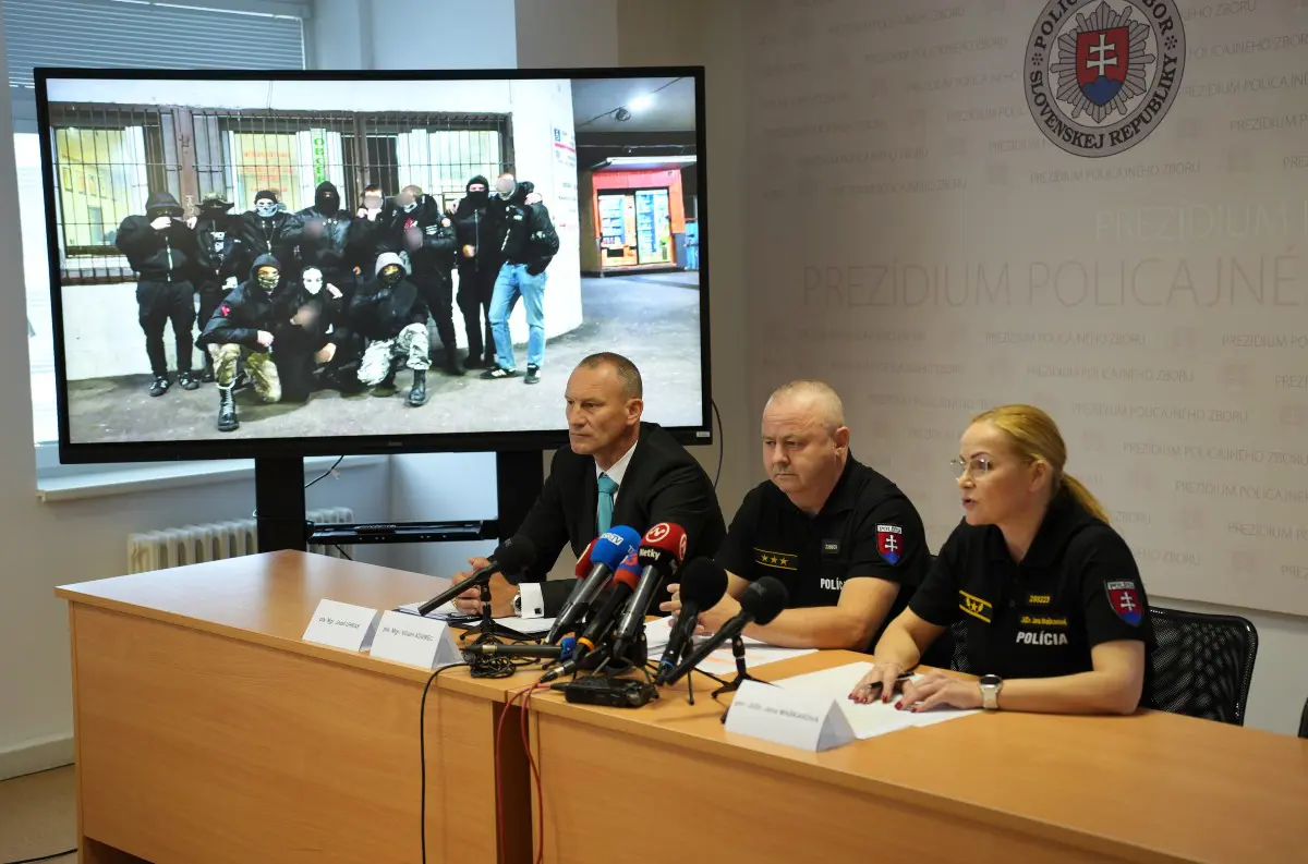 Polícia rozbila neonacistickú skupinu v Bratislave: Zásahová akcia Valhalla odhalila zbrane, extrémistickú symboliku a násilie +VIDEO