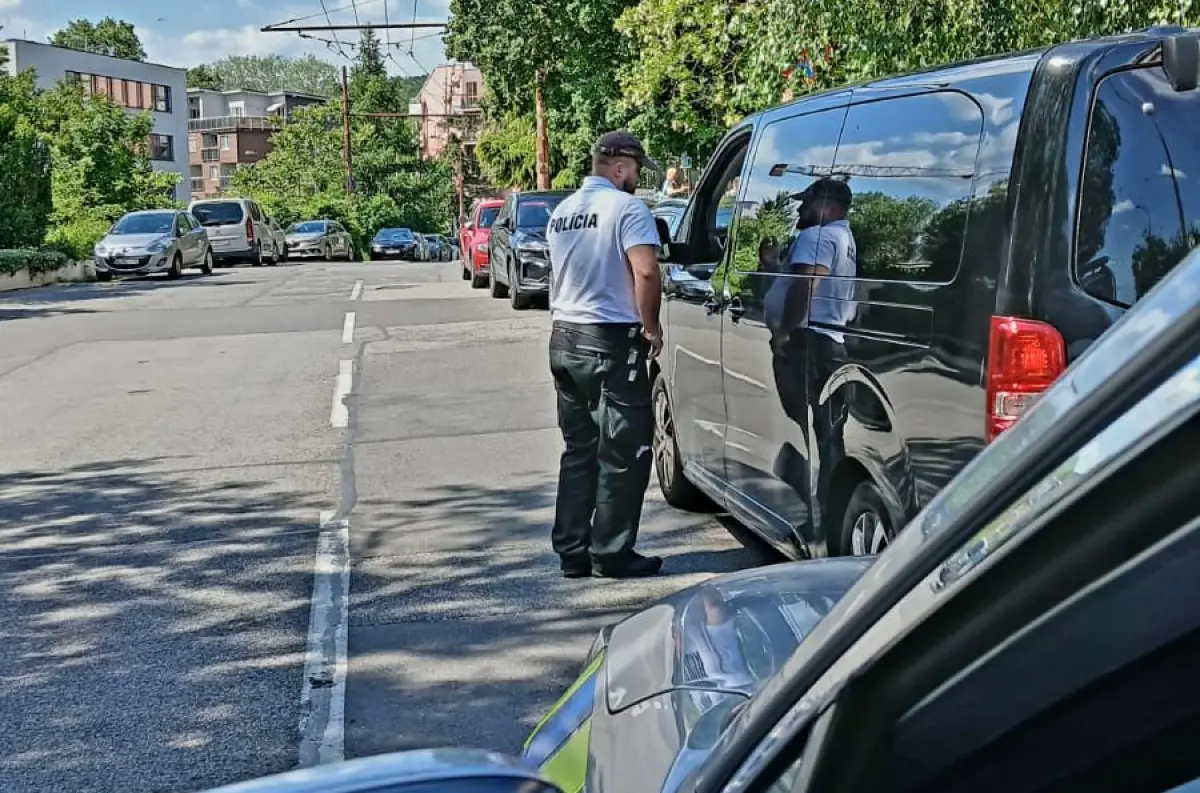 Pervitín, cudzie karty aj extáza: Polícia v Bratislave opäť zasahovala! +VIDEO
