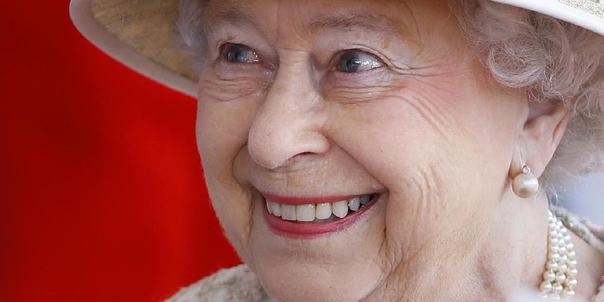 Stále viac Britov si myslí, že kráľovná Alžbeta by mala zvážiť svoj odchod