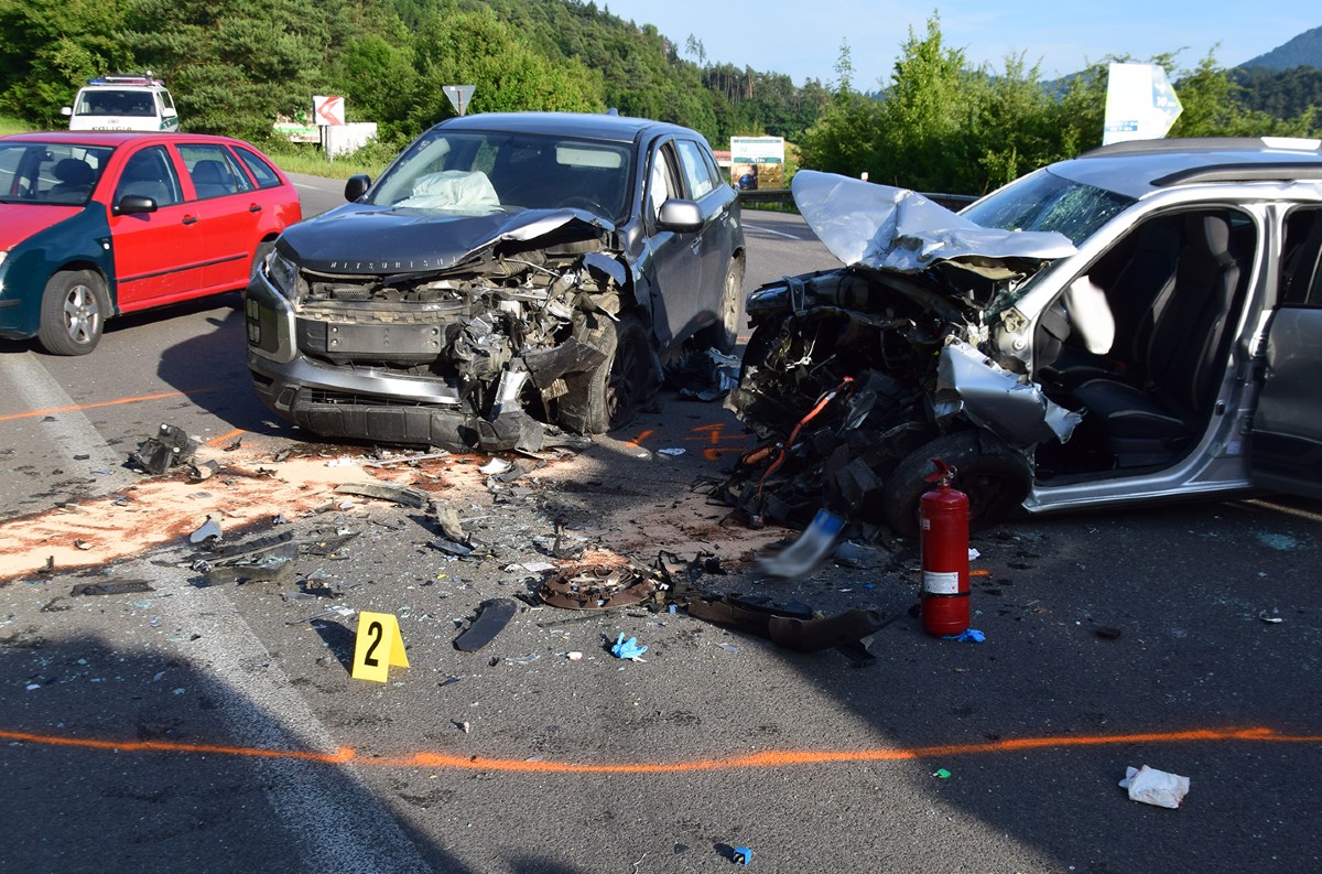 Dopravné nehody na Slovensku mierne vzrástli: Polícia varuje pred letným rizikom a vyzýva na zvýšenú opatrnosť