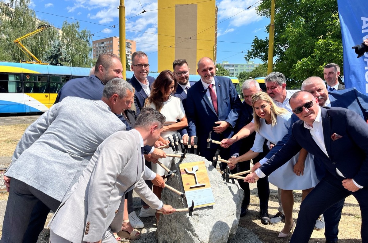 Začína sa veľká zmena dopravy v Košiciach: Modernizujú električkové trate aj zastávky