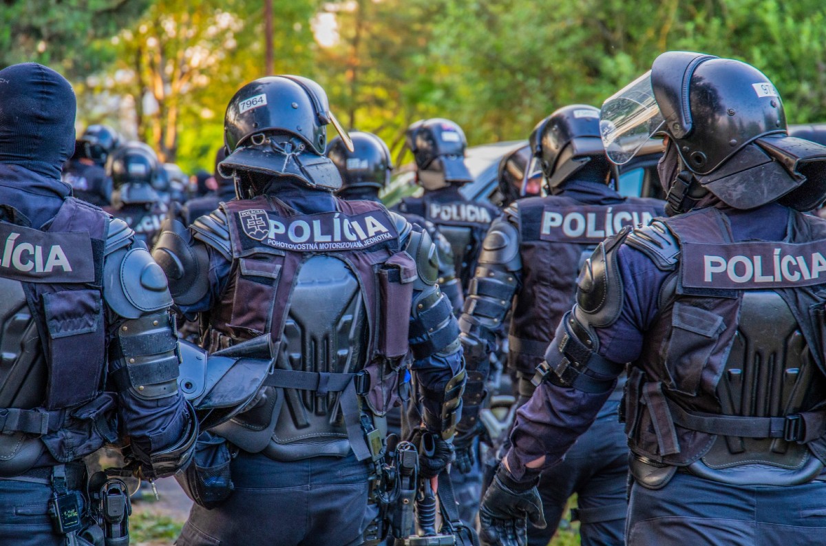 Slovenská polícia rozbila zločineckú sieť: Akcia Funeral odhalila aj korupciu v radoch zboru