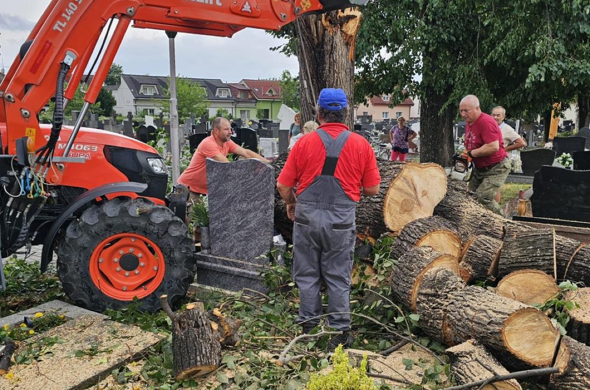Postihnuté domácnosti po búrke na východe Slovenska môžu získať až 3 000 eur humanitárnej pomoci