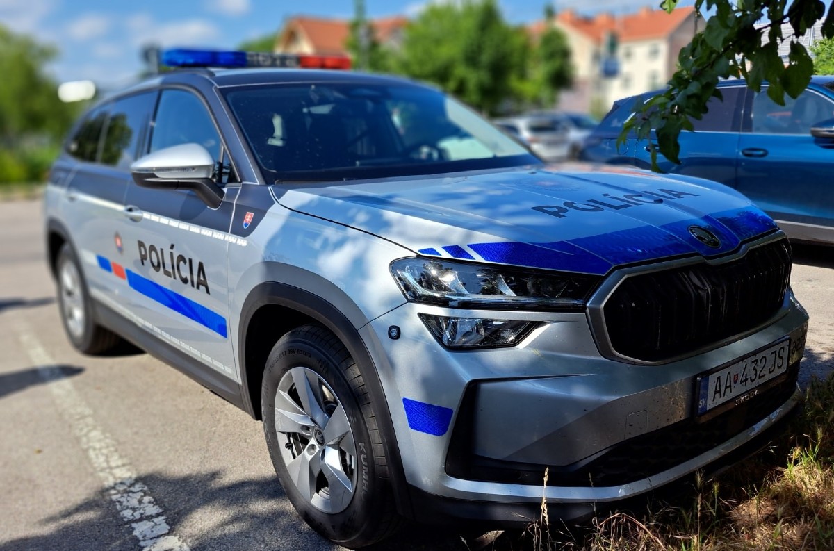 Kriminalisti z Galanty zabránili podvodu na seniorke: Muž si prebral 10-tisíc eur, skončil v putách