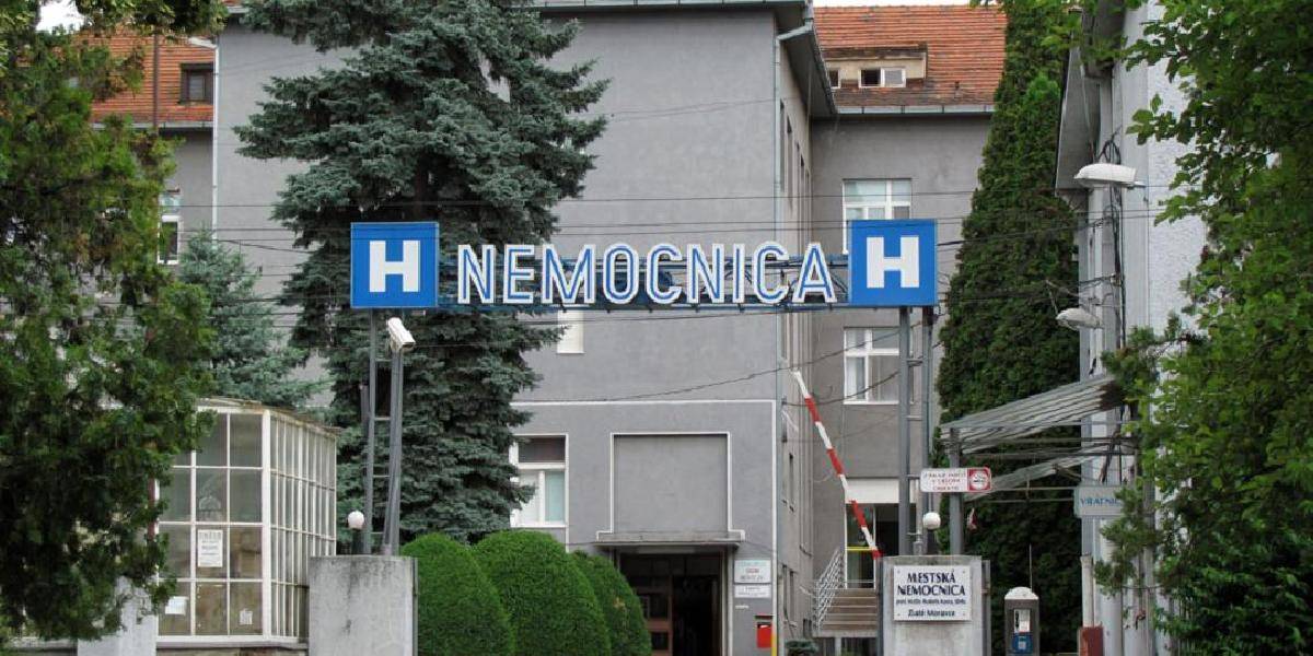 V areáli nemocnice v Zlatých Moravciach hrozí pád budovy