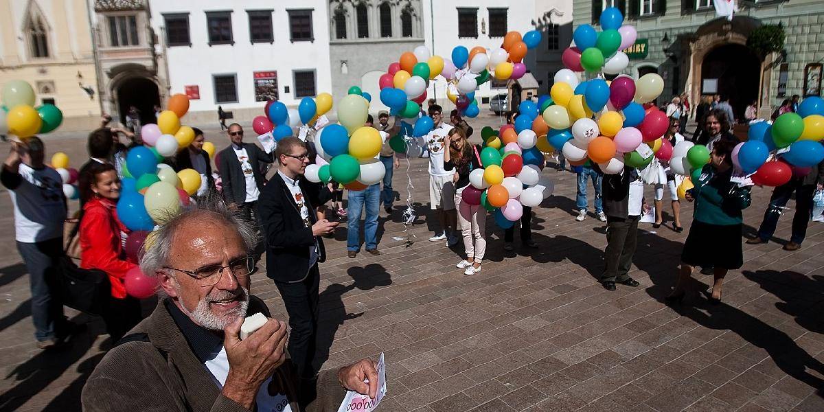 OĽaNO: Do vzduchu vypustili 500 balónov ako symbol korupcie