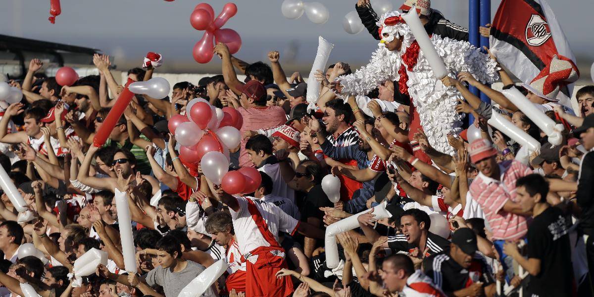 Fanúšik River Plate neprežil 40-metrový pád z tribúny
