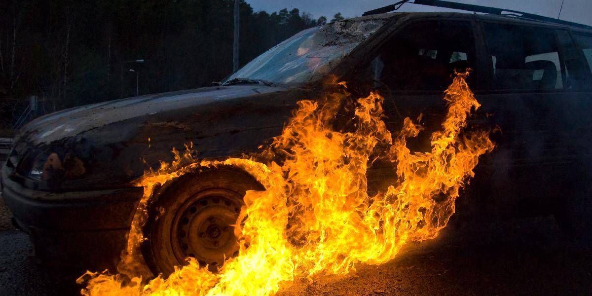 V Košiciach v noci zhorel Mercedes, škoda je minimálne 40-tisíc