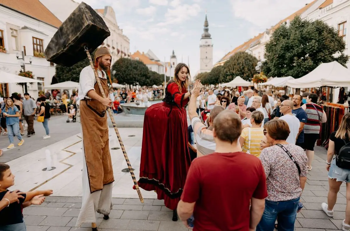 Tradičný trnavský jarmok: Katapult, králi, koncerty a 400 remeselníkov čakajú na vás. Aj Smatanová či Müller. Program aj pre deti a veselica