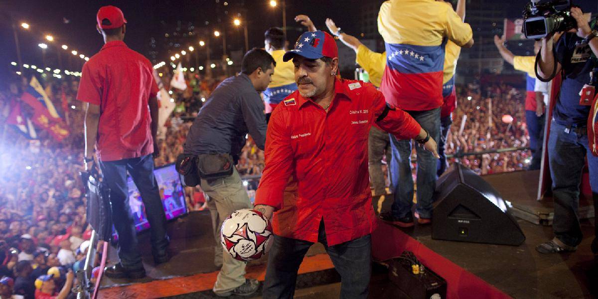 Maradona sa znovu vyznamenal: Rozdával kopance a hádzal kamene do novinárov