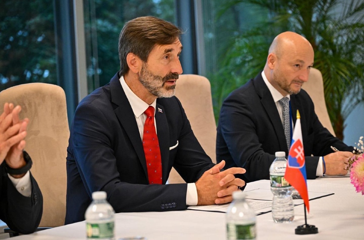 Slovenské veľvyslanectvo v Tel Avive aktívne rieši situáciu slovenských občanov počas konfliktu v Izraeli