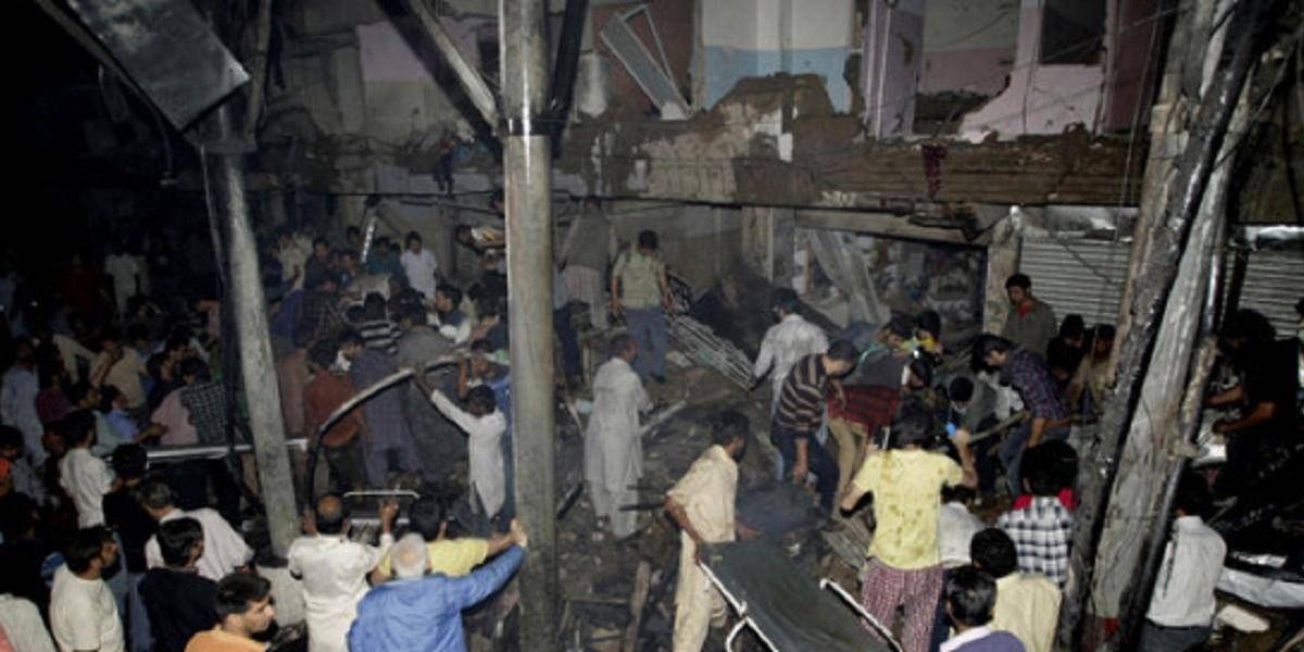 Pri bombovom útoku zahynulo najmenej 32 ľudí
