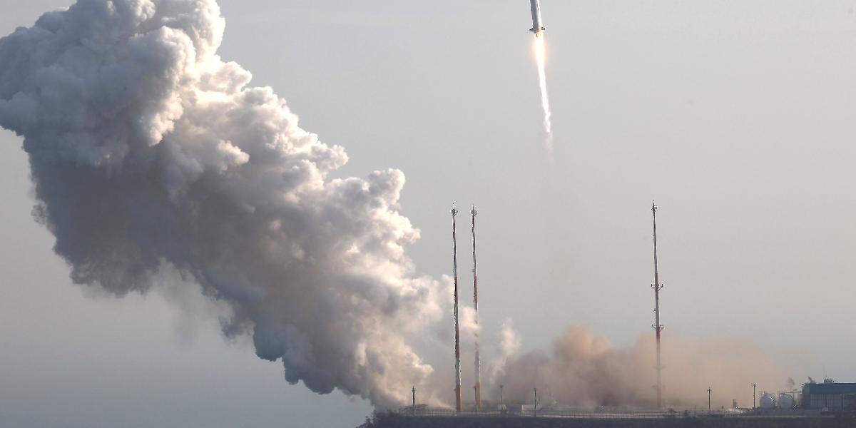 KĽDR odpálila nad morom tri rakety krátkeho doletu