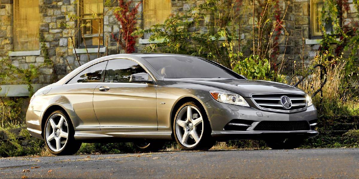 Majiteľovi Mercedesa ukradli z auta 32-tisíc eur