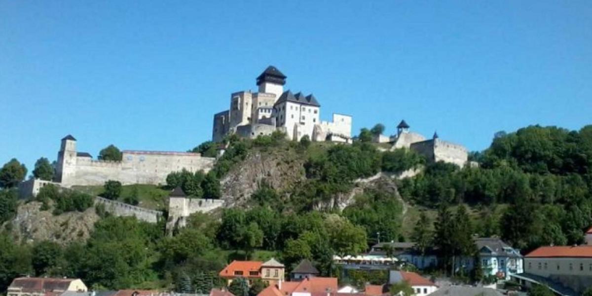 Múzeum, hrad a galéria v Trenčíne budú dnes otvorené za euro až do desiatej večer