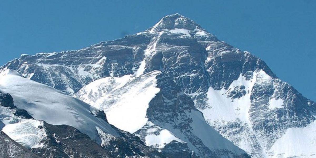 Na Mount Everest dnes vystúpila prvá žena zo Saudskej Arábie