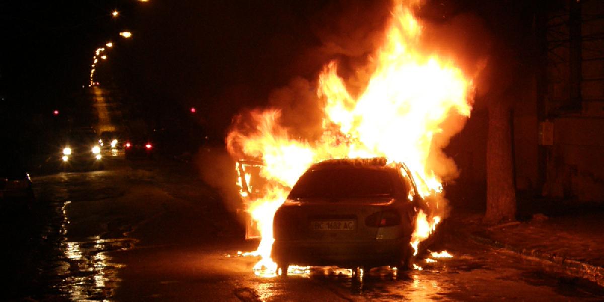 Pri obci Vysoká pri Morave úmyselne podpálili auto