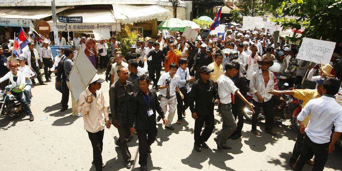 Stovky ľudí v Kambodži si pripomenuli obete Červených Kmérov