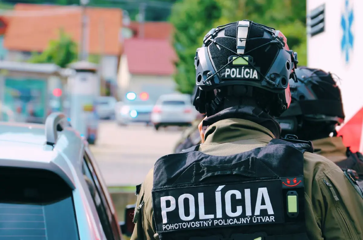 Výhražný e-mail vo Zvolene: Polícia zasahuje na viacerých školách,