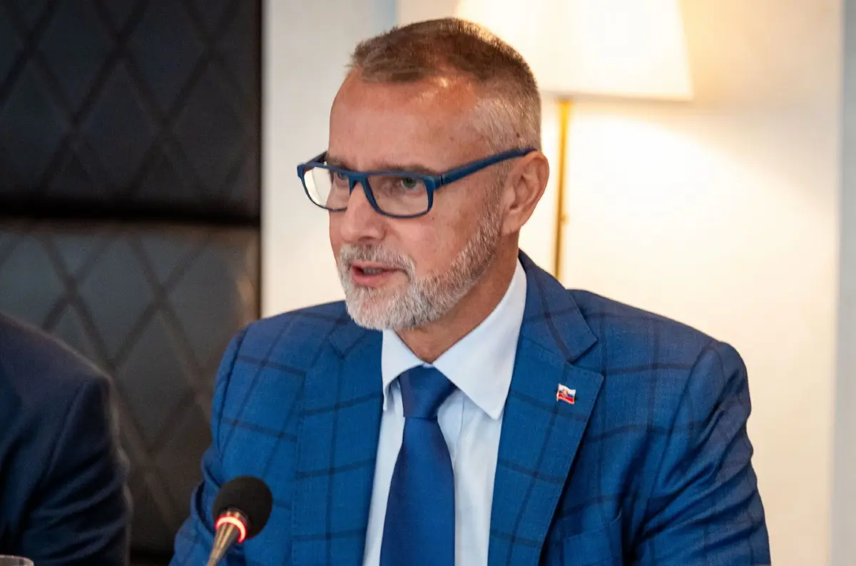 Hlas-SD tlačí na zmrazenie platov ministrov: Fico má rozhodnúť o návrhu, koalícia rieši aj ďalšie zmeny