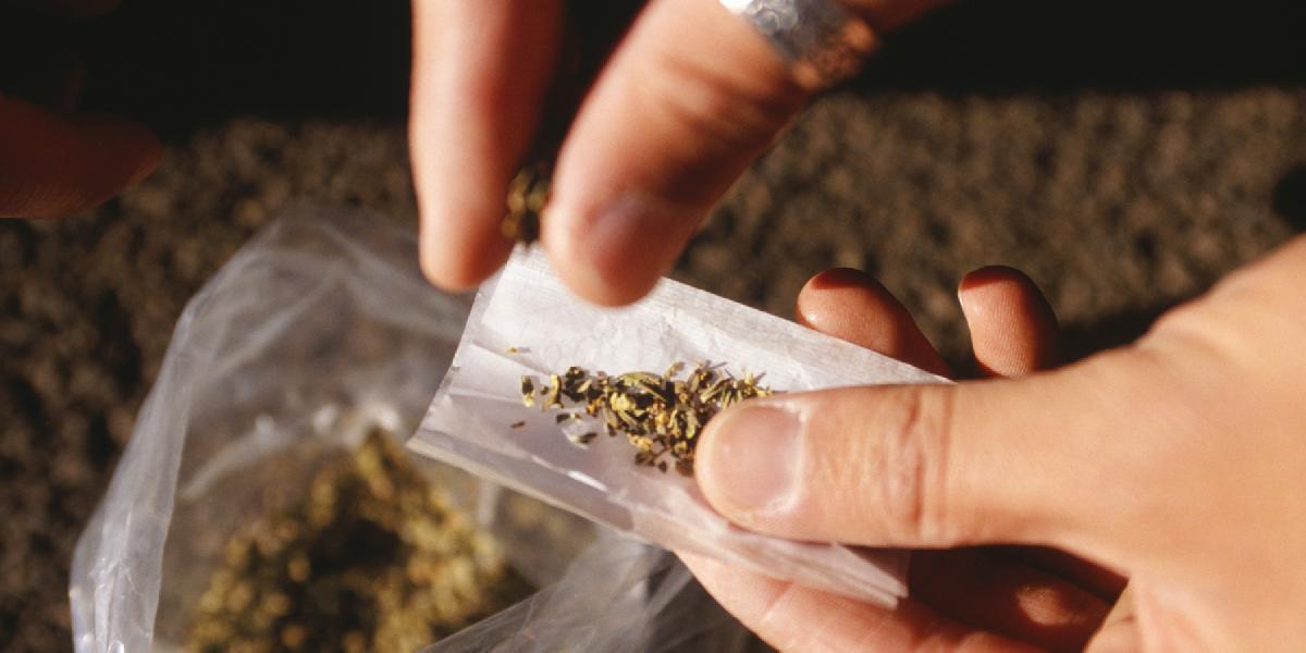 Žene našli skladačky s drogou pri prehliadke domu