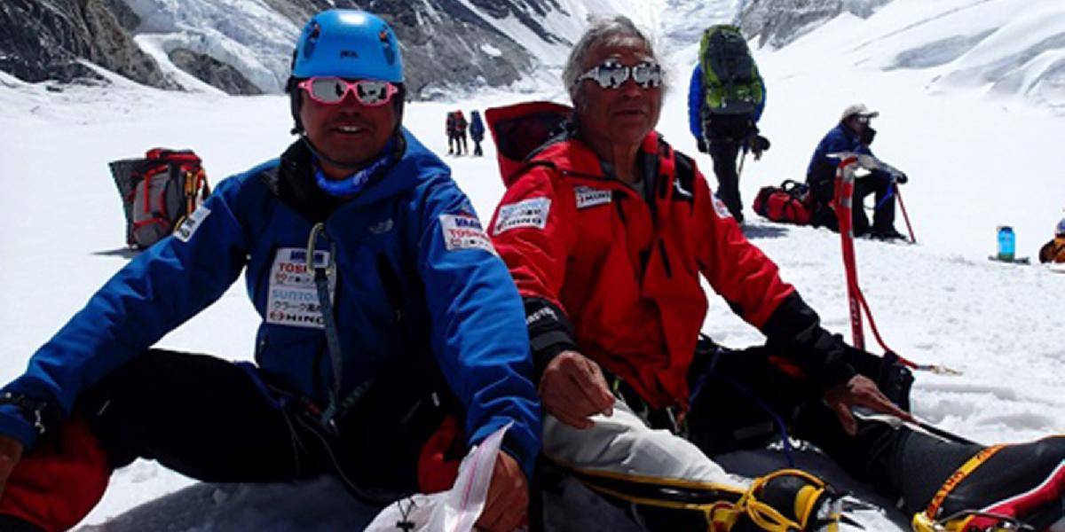 Súboj dôchodcov: Kto skôr zdolá Mount Everest?!