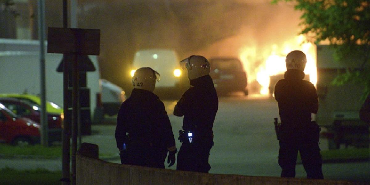V Štokholme už tretí deň pokračujú nepokoje