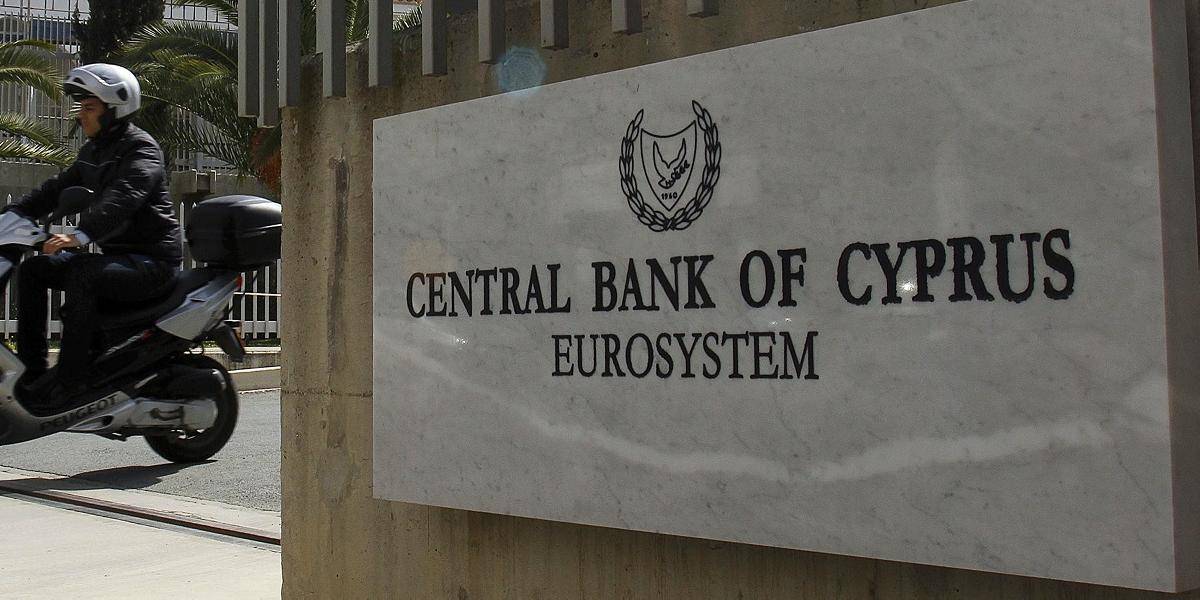 Cyperská centrálna banka varuje pred štátnym bankrotom