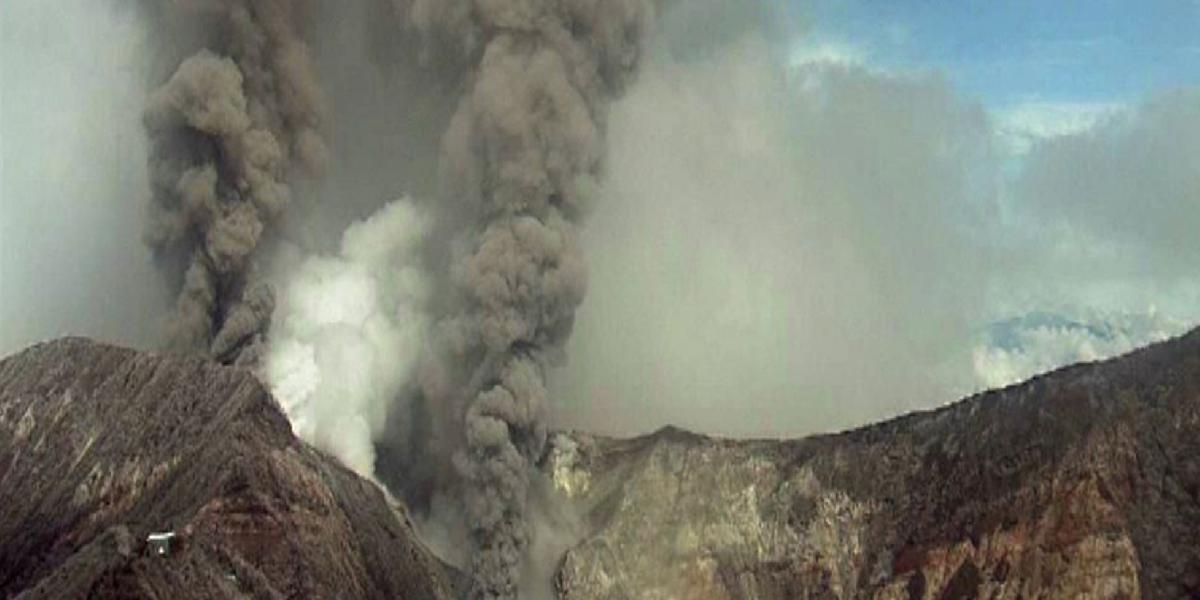 Obrovská sopka Turrialba chrlí popol a dym: Niekoľko ľudí  už stratilo domovy