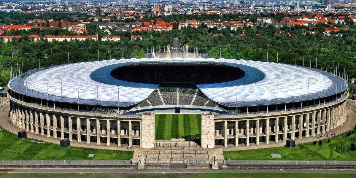 Dejiskom finále Ligy majstrov 2014/15 bude Berlín, EL UEFA vo Varšave