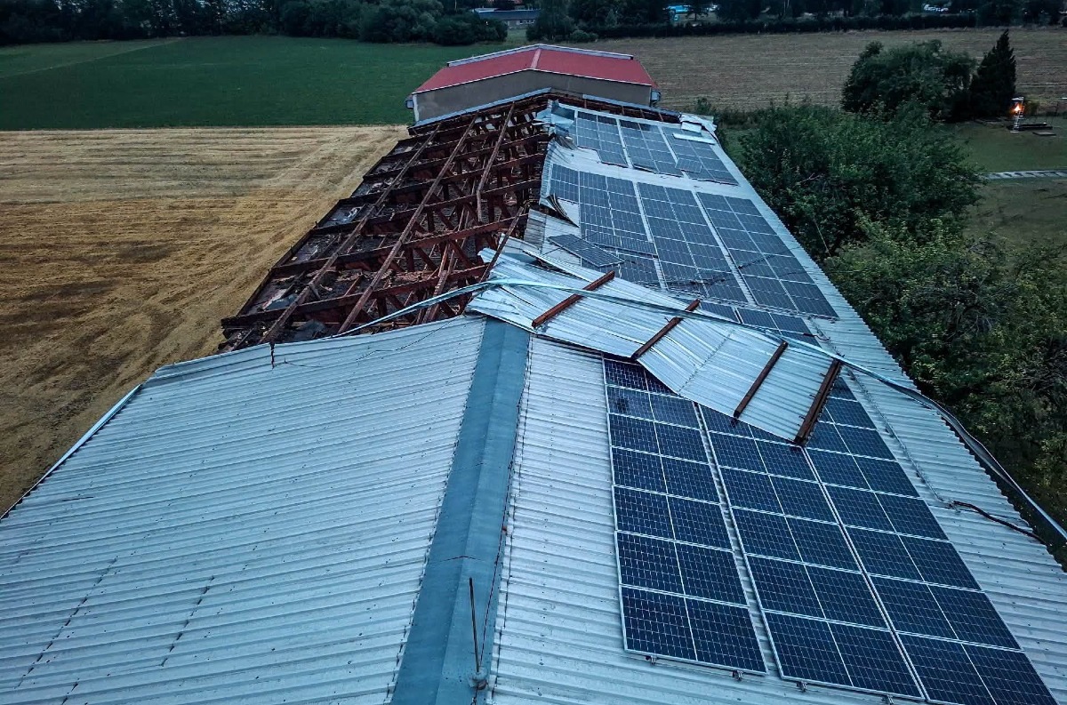 Pomoc po ničivom krupobití na východe pokračuje. Štát už vyplatil domácnostiam 334-tisíc eur