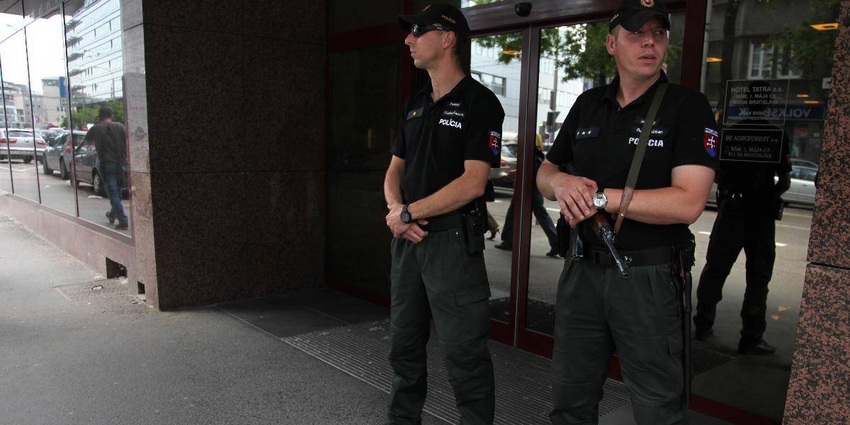 Policajti zadržali ruského občana, ukradol obecné lavičky