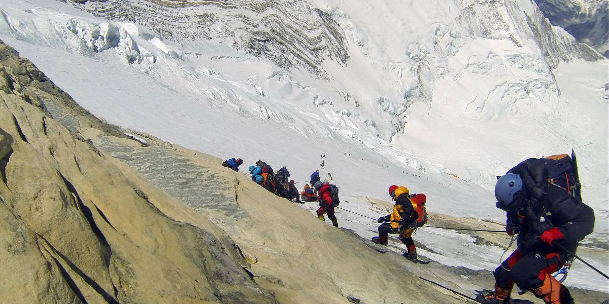Tragické výročie prvovýstupu na Mount Everest: Zomreli traja horolezci