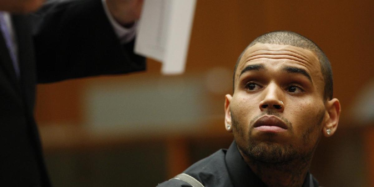 Chris Brown do väzenia nepôjde, tvrdí jeho právnik