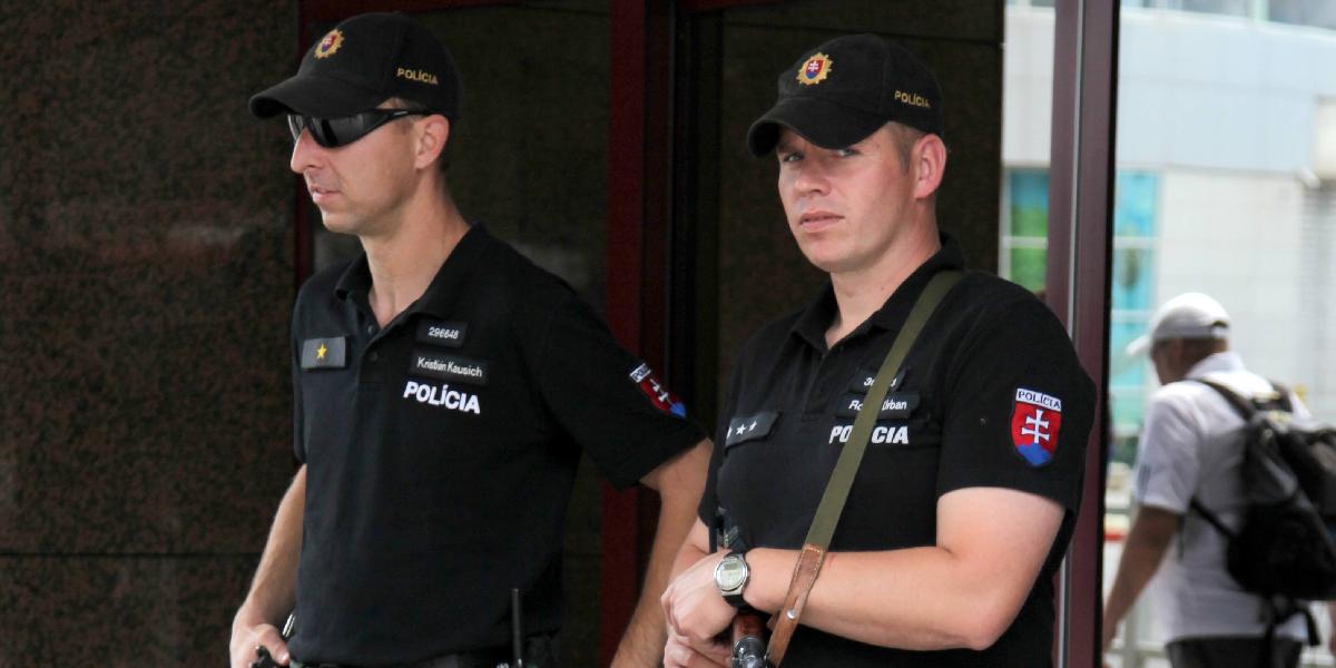 Policajti zasahovali v bratislavskej banke: Zákazník urážal zamestancov