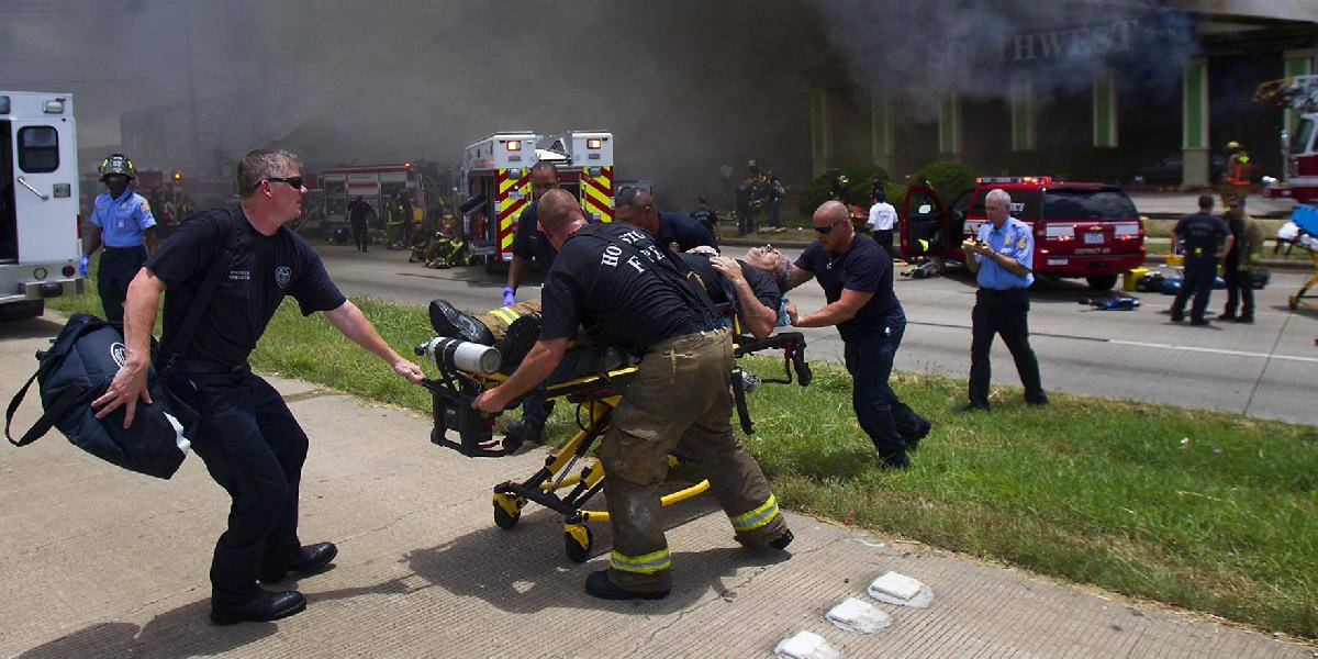 Obrovský požiar motela v meste Houston:  O život prišli najmenej štyria hasiči