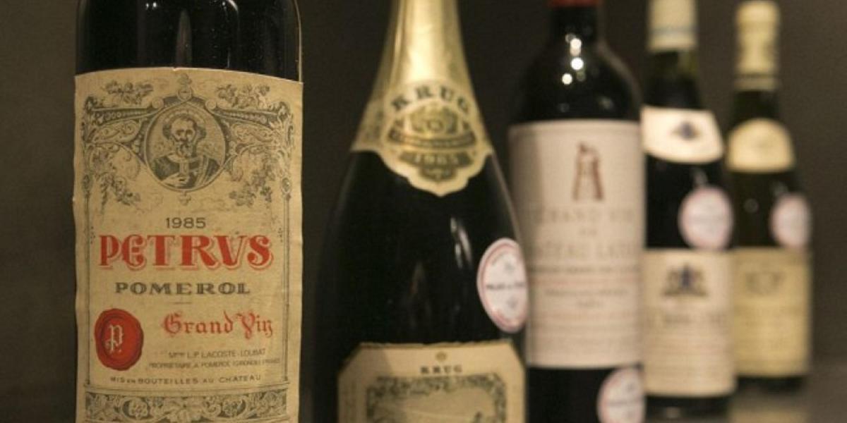 Dražba vín z pivnice Elyzejského paláca vyniesla vyše 700 tisíc eur