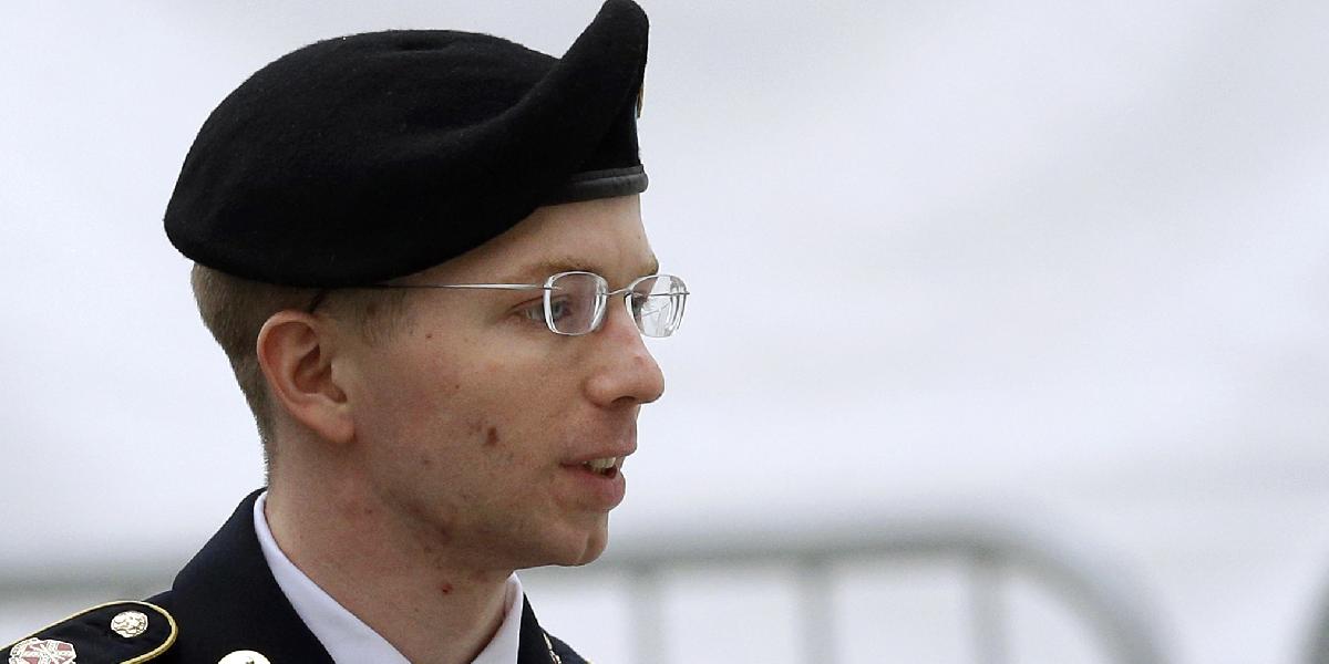 Manning odovzdal tajomstvá bin Ládinovi, tvrdí prokuratúra