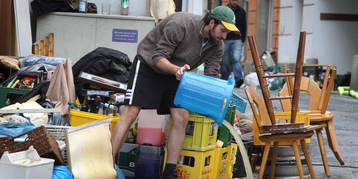 Motivácia pre Rakúšanov pomáhajúcich pri záplavách: Pivo zadarmo!