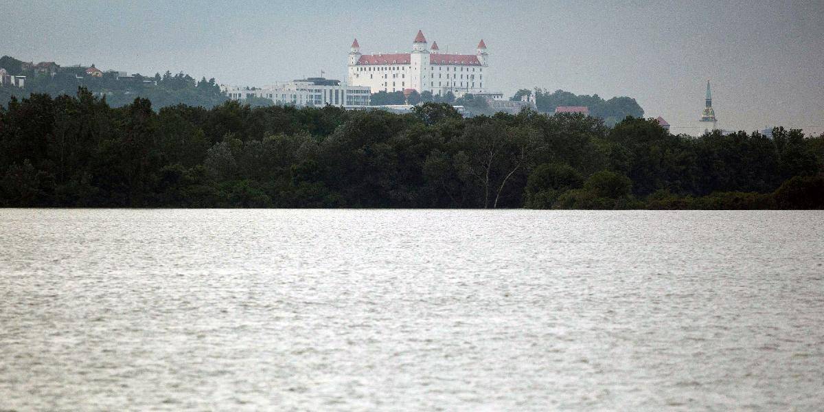Dobré správy: Dunaj by v Bratislave storočnú vodu prekonať nemal