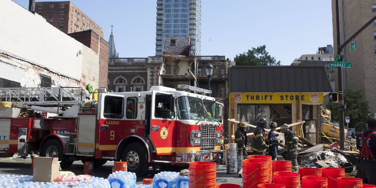 Vo Philadelphii sa zrútila budova, zomrelo šesť ľudí