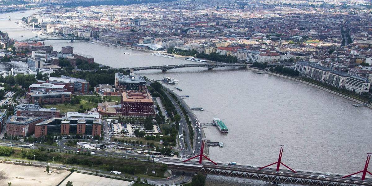 Dunaj bude kulminovať v Budapešti až v utorok, hrádze navŕšia na 9,5 m