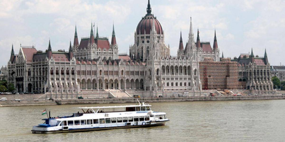 Hladina Dunaja v Budapešti prekročila historické maximum!